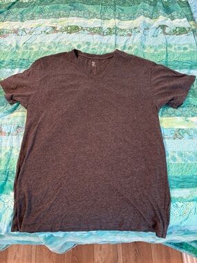 GAP Men's Large V‑Neck Tee - Dark Heather Gray